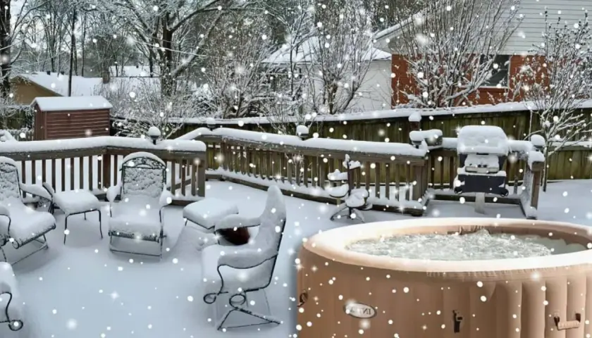 Un spa gonflable plein d'eau bouillonne sous la neige. Les meubles de jardin sont recouverts de blanc. Peut-on laisser un spa sans eau en hiver ?