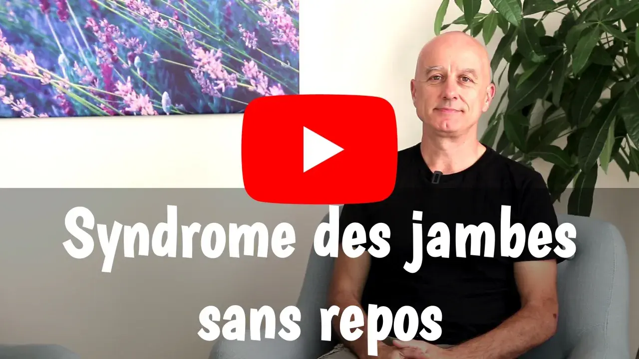 Un homme chauve souriant, une image de lavande et un bouton de lecture YouTube. Le texte "Syndrome des jambes sans repos" apparaît.
